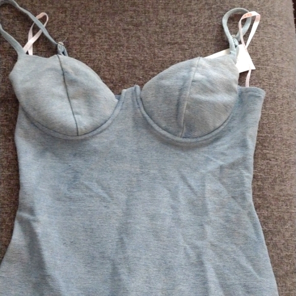 Belle robe guess ave. Étiquette - Picture 1 of 4